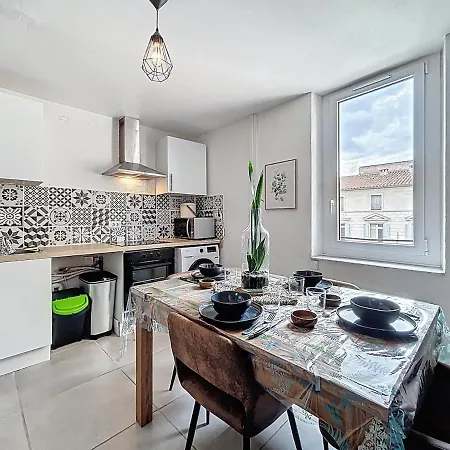 Le Bohja - Charming Near Les Halles Apartment
